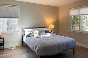 9 Mi to National Mall: Spacious Bethesda Retreat!