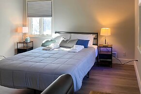 9 Mi to National Mall: Spacious Bethesda Retreat!