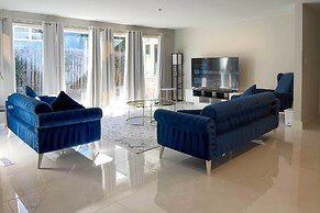 9 Mi to National Mall: Spacious Bethesda Retreat!