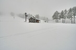 Ski-in/ski-out Condo at Pleasant Mountain!