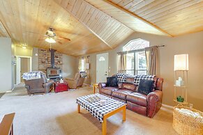 Mountain-view Home w/ Deck in Pine