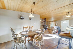 Mountain-view Home w/ Deck in Pine