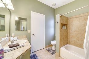 Mountain-view Home w/ Deck in Pine