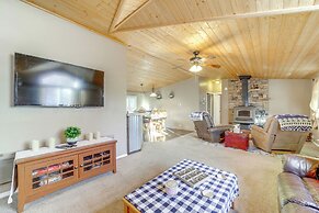 Mountain-view Home w/ Deck in Pine