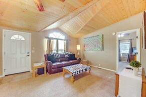 Mountain-view Home w/ Deck in Pine