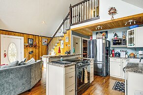 5 Mi to Blue Ridge Parkway: Mountain Cabin in Cana