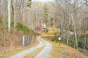 5 Mi to Blue Ridge Parkway: Mountain Cabin in Cana