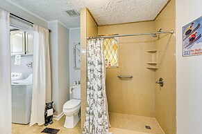 5 Mi to Blue Ridge Parkway: Mountain Cabin in Cana