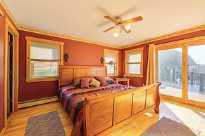 Hot Tub, Fire Pit & Grill: Remote Springfield Home