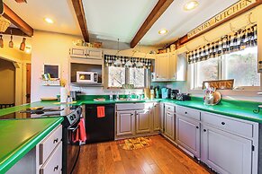 Hot Tub, Fire Pit & Grill: Remote Springfield Home