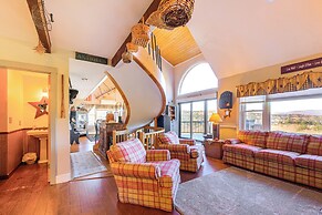 Hot Tub, Fire Pit & Grill: Remote Springfield Home