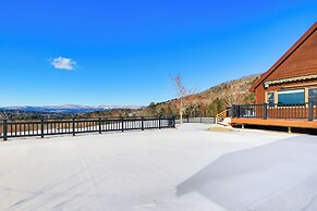 Hot Tub, Fire Pit & Grill: Remote Springfield Home