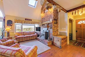 Hot Tub, Fire Pit & Grill: Remote Springfield Home