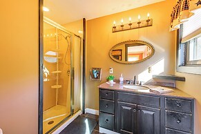 Hot Tub, Fire Pit & Grill: Remote Springfield Home