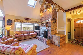 Hot Tub, Fire Pit & Grill: Remote Springfield Home