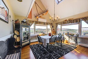 Hot Tub, Fire Pit & Grill: Remote Springfield Home