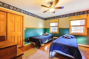 Hot Tub, Fire Pit & Grill: Remote Springfield Home