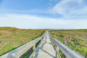 Balcony, Pool & Beach Access: Port Aransas Condo!