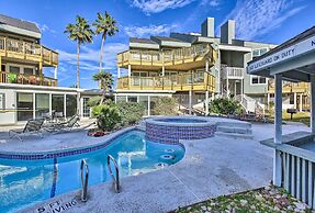 Balcony, Pool & Beach Access: Port Aransas Condo!