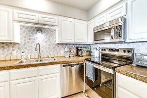 Balcony, Pool & Beach Access: Port Aransas Condo!