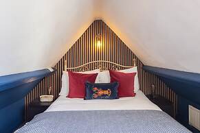 Host Stay Candyfloss Cottage