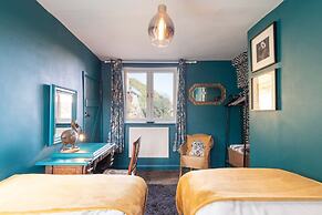 Host Stay Candyfloss Cottage