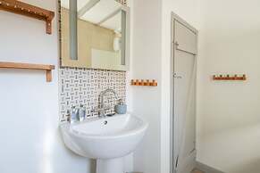 Host Stay Candyfloss Cottage