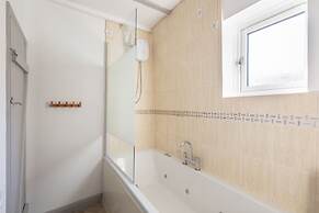 Host Stay Candyfloss Cottage