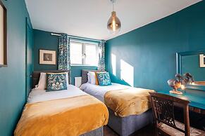 Host Stay Candyfloss Cottage