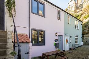 Host Stay Candyfloss Cottage