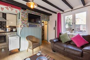 Host Stay Candyfloss Cottage
