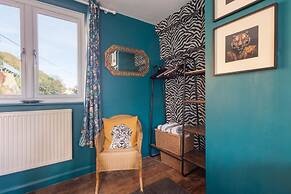 Host Stay Candyfloss Cottage