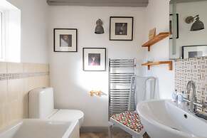 Host Stay Candyfloss Cottage