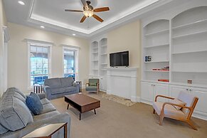 Luxurious 4-Bedroom Oasis with Private Pool Home