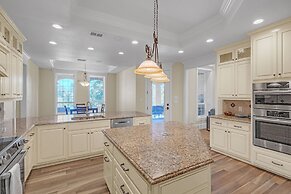 Luxurious 4-Bedroom Oasis with Private Pool Home