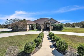 Luxurious 4-Bedroom Oasis with Private Pool Home