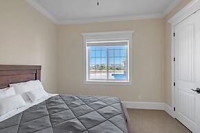 Luxurious 4-Bedroom Oasis with Private Pool Home