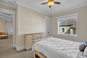 Luxurious 4-Bedroom Oasis with Private Pool Home