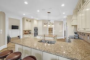 Luxurious 4-Bedroom Oasis with Private Pool Home