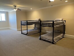 Luxurious 4-Bedroom Oasis with Private Pool Home