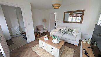 Cotswold Green - Sleeps 5 - Free EV Charge