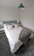 Cotswold Green - Sleeps 5 - Free EV Charge
