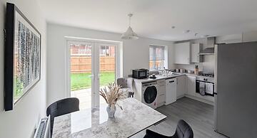 Cotswold Green - Sleeps 5 - Free EV Charge