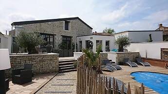 Magnificent Villa in Nuaille-d'aunis With Wellness