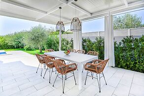 Modern Villa With Private Pool and Terrace