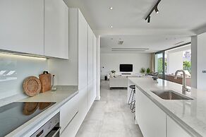 Modern Villa With Private Pool and Terrace