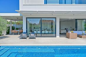 Modern Villa With Private Pool and Terrace