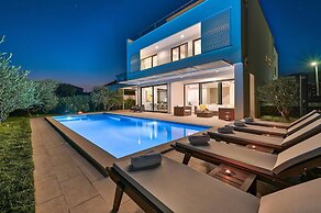 Modern Villa With Private Pool and Terrace