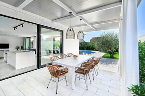 Modern Villa With Private Pool and Terrace