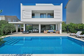 Modern Villa With Private Pool and Terrace